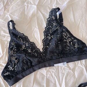 New Black Lacey Bra M
